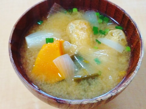 優しい甘さの、かぼちゃと玉ねぎの味噌汁